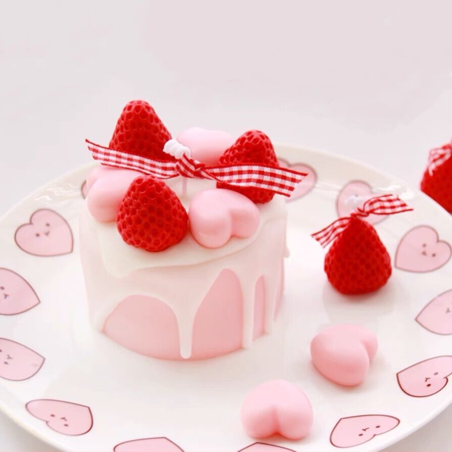 “Strawberry Cake” Aromatherapy Candle PL51876